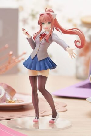 School uniform: Monica measures 25 cm in height.