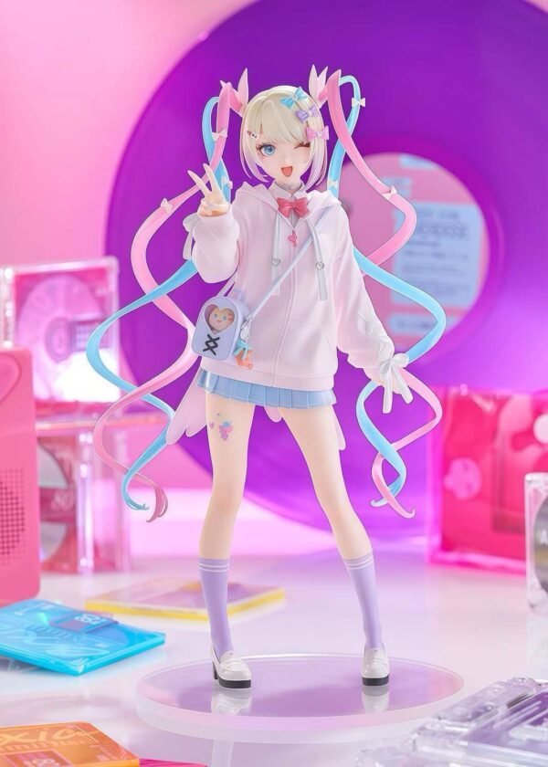 CW Super Tian Sauce is 21 centimeters tall.