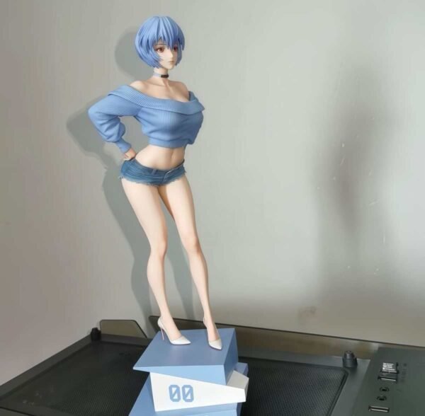 Summer's girlfriend, Ling Falie, is 32 cm tall. - Image 3