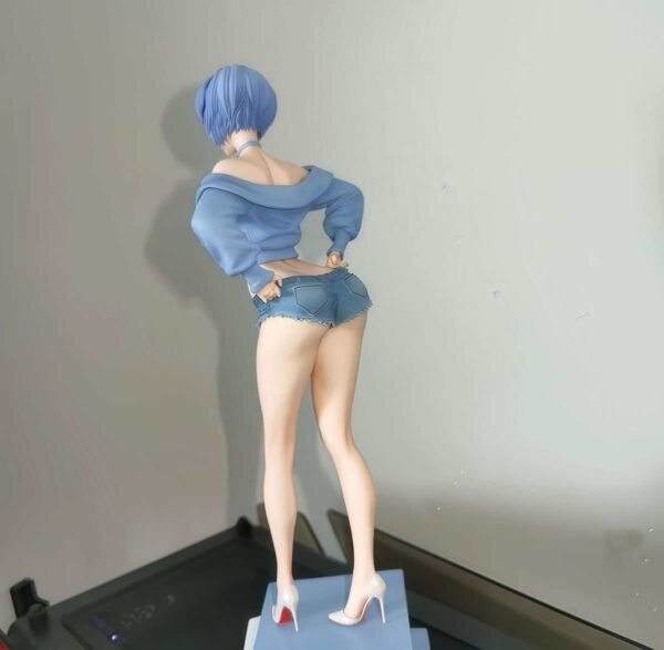 Summer's girlfriend, Ling Falie, is 32 cm tall. - Image 6