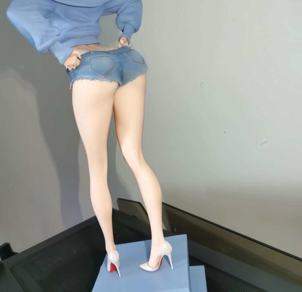 Summer's girlfriend, Ling Falie, is 32 cm tall. - Image 7